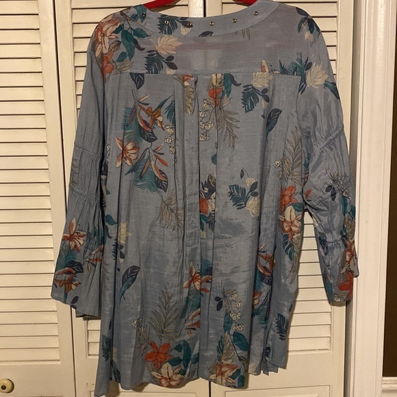 Multiples Blue Chambray Floral Tunic Never Worn - Picture 4 of 4